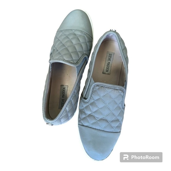 Steve Madden Zaander Quilted Light Grey Women's Slip On Sneakers - Picture 5 of 8